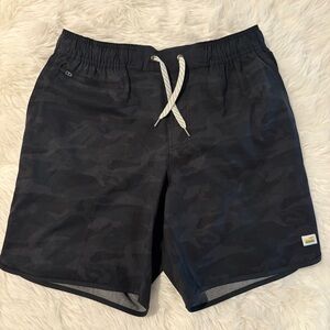 Vuori Banks Shorts - Black Camouflage - Small